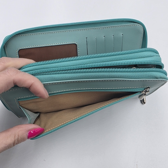 Elegant Mint Green Women's Wallet - Picture 8 of 11